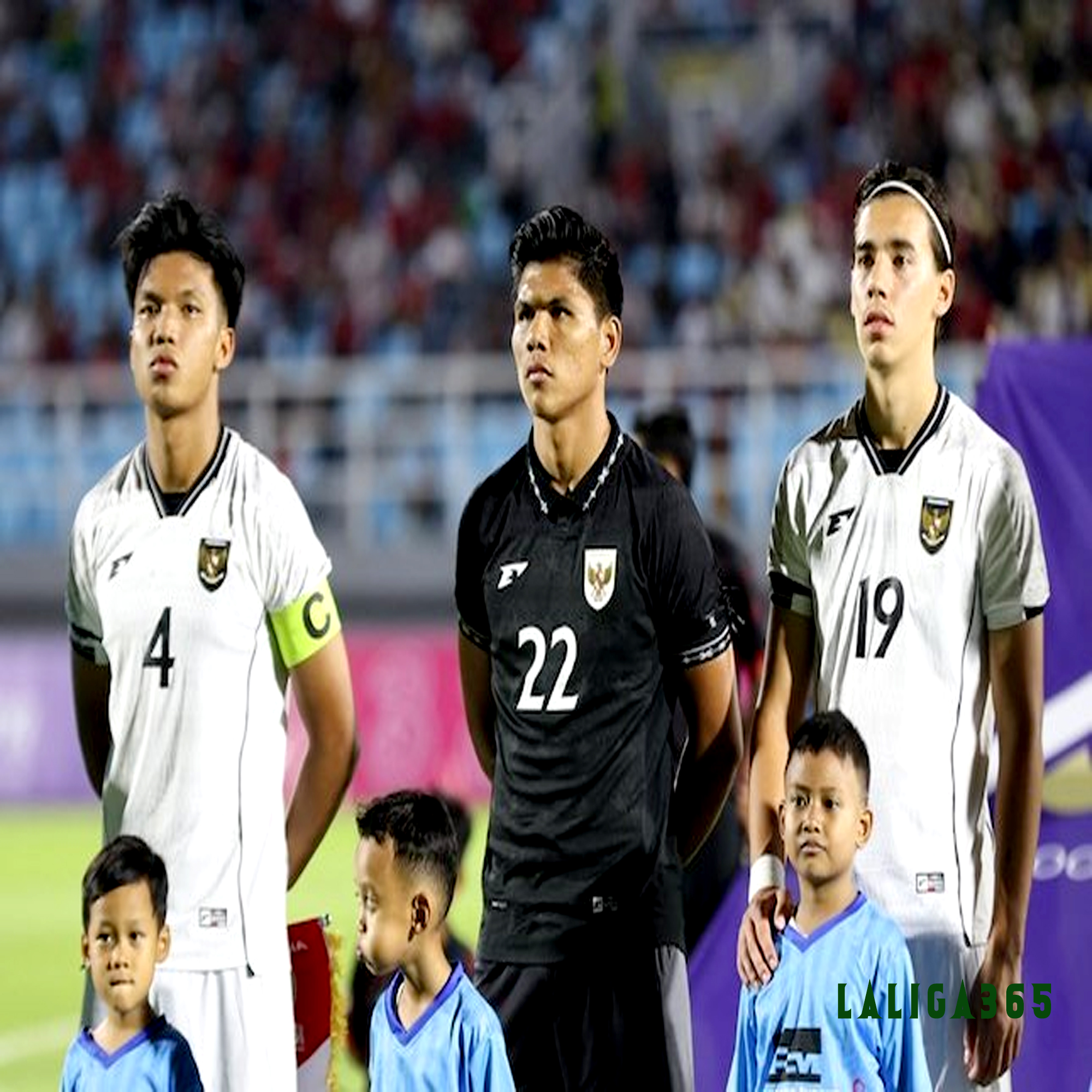 Cahya Supriadi (tengah) bersama rekan-rekannya di Timnas Indonesia U-23 sebelum laga versus Korea Selatan, Selasa (9/9/2025)