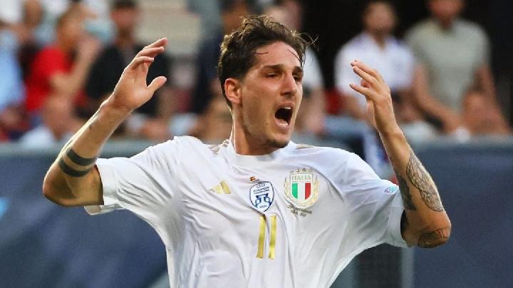 Pemain Timnas Italia merayakan gol dengan selebrasi penuh emosi di lapangan