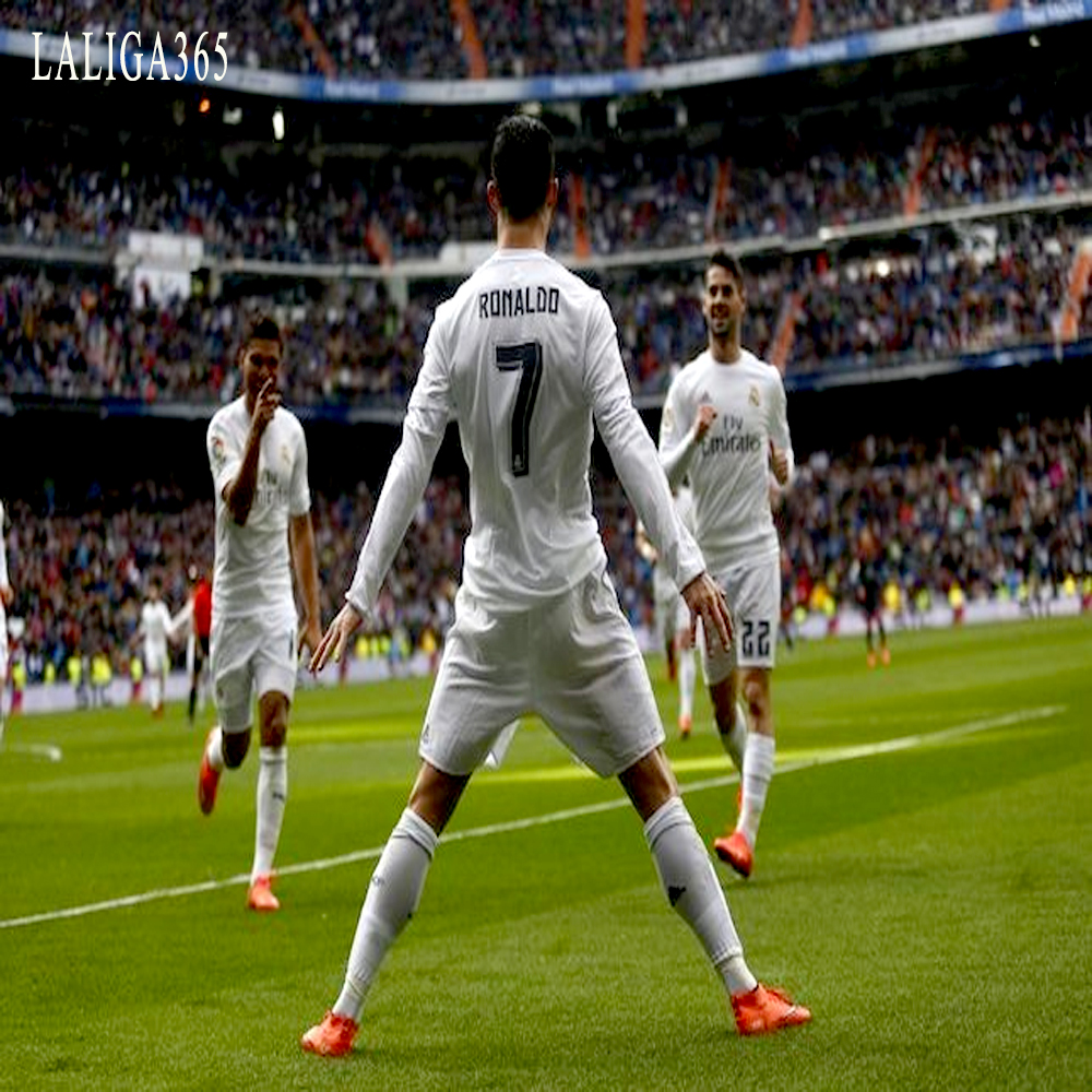 Cristiano Ronaldo merayakan gol bersama rekan setimnya dalam laga La Liga antara Real Madrid vs Celta Vigo di Santiago Bernabeu, Sabtu 5 Maret 2016. (c) AP Photo/Francisco Seco