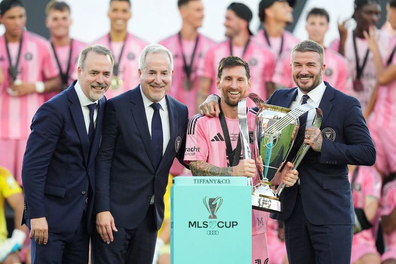 Lionel Messi, David Beckham, dan para petinggi Inter Miami merayakan gelar juara MLS.