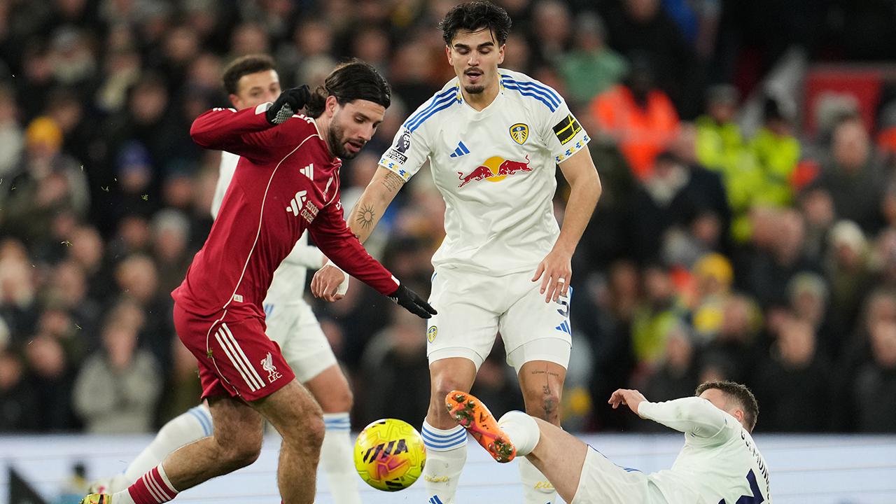 Liverpool Ditahan Imbang Leeds United, The Reds Gagal Amankan Tiga Poin dalam laga yang berlangsung sengit dan penuh intensitas. Liverpool Ditahan Imbang Leeds United