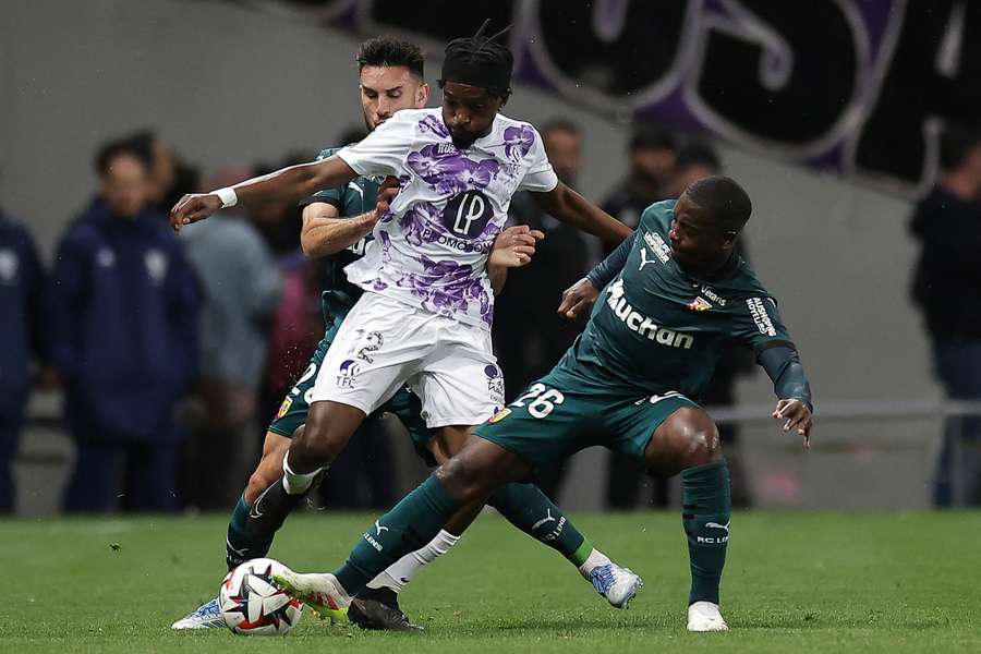 Kemenangan Meyakinkan Lens: Toulouse 0-3 RC Lens tampil dominan dalam lawatan mereka ke Stadium de Toulouse Kemenangan Meyakinkan Lens: