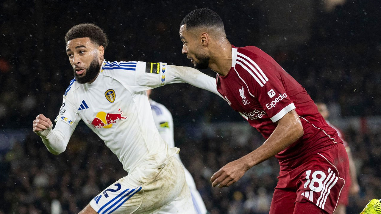 Liverpool Ditahan Imbang Leeds United, The Reds Gagal Amankan Tiga Poin dalam laga yang berlangsung sengit dan penuh intensitas. Liverpool Ditahan Imbang Leeds United