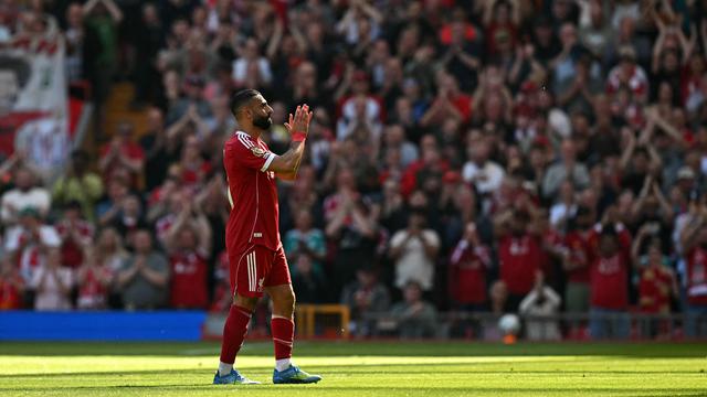 Mohamed Salah cedera dan lambaikan tangan ke fans