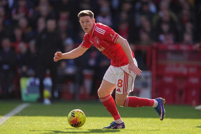 Elliot Anderson menjadi target utama Manchester City.