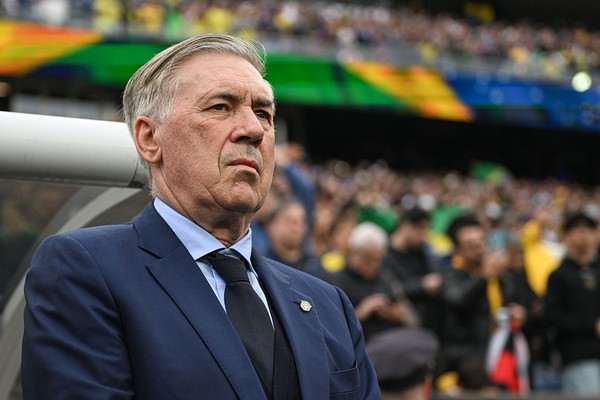Pelatih Timnas Brasil Carlo Ancelotti memberikan keterangan pers mengenai peluang Neymar di Piala Dunia 2026.