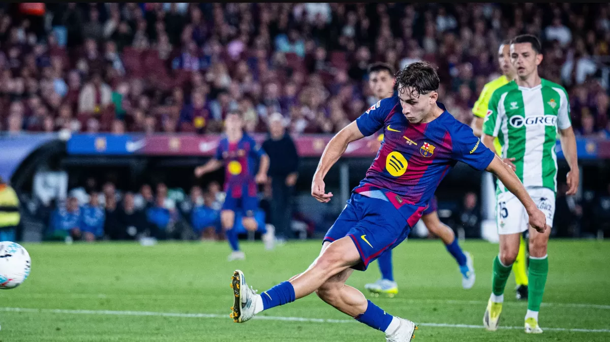 Aksi Fermin Lopez saat bertanding membela Barcelona melawan Real Betis