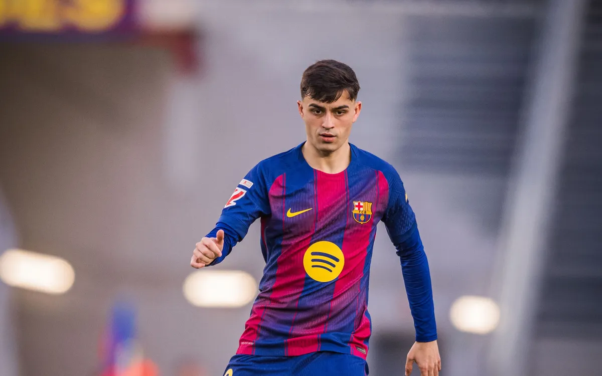 Gelandang Barcelona Pedri saat beraksi di lapangan, menjadi salah satu pemain dalam daftar tawaran satir Atletico Madrid.
