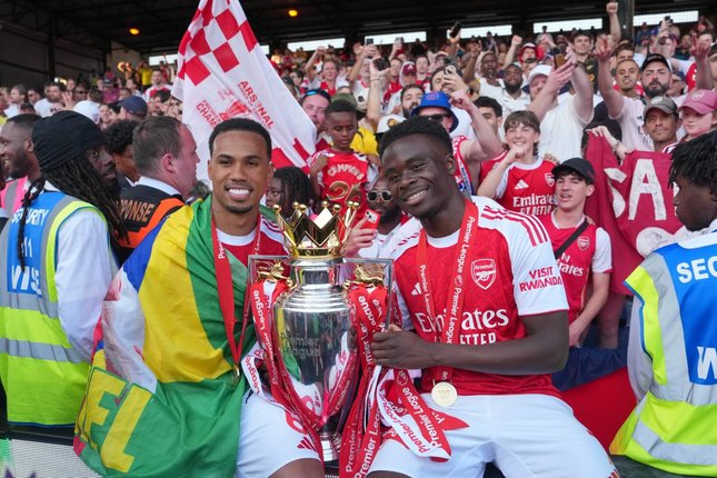 Martin Odegaard saat perayaan juara Arsenal