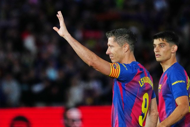Robert Lewandowski dalam laga Barcelona vs Real Betis di Camp Nou