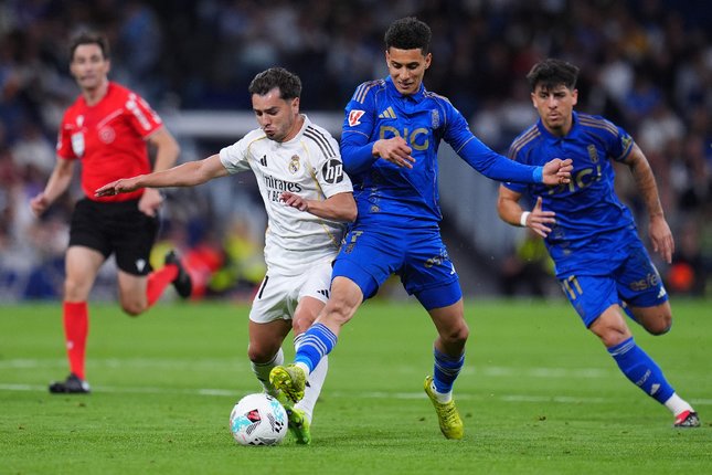 Jude Bellingham mencetak gol ke gawang Real Oviedo