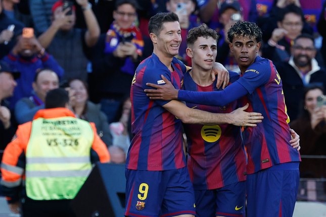 Robert Lewandowski saat membela Barcelona dan dikabarkan menjadi target transfer Manchester United