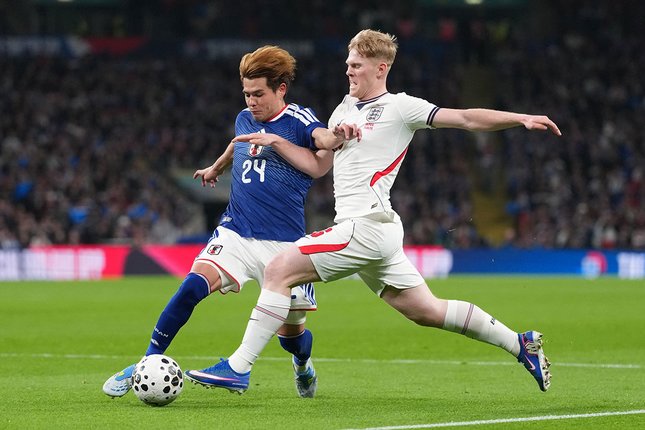 Lewis Hall saat membela Newcastle United dan dikaitkan dengan transfer ke Manchester United