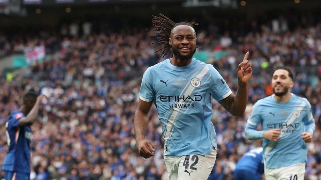 Antoine Semenyo mencetak gol kemenangan Manchester City saat menghadapi Chelsea di Wembley
