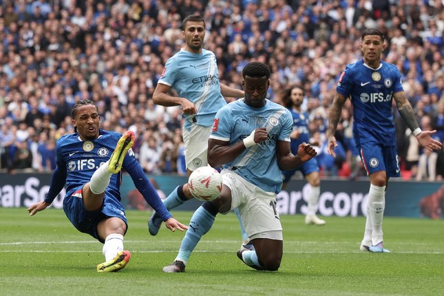 Antoine Semenyo mencetak gol kemenangan Manchester City saat menghadapi Chelsea di Wembley