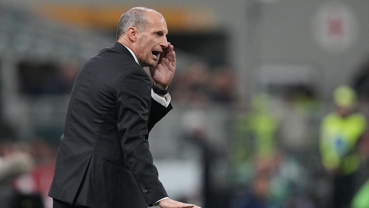 Massimiliano Allegri saat menangani AC Milan