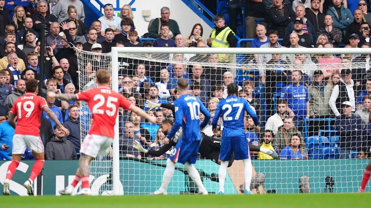 McFarlane soroti kesalahan lini belakang Chelsea