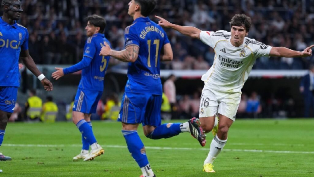 Pemain Real Oviedo saat menghadapi Real Madrid di Santiago Bernabeu