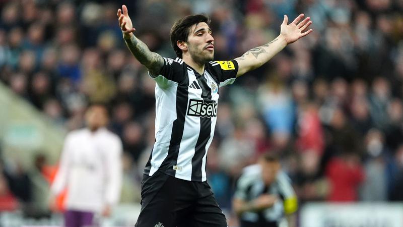 Sandro Tonali saat merayakan pertandingan bersama Newcastle United