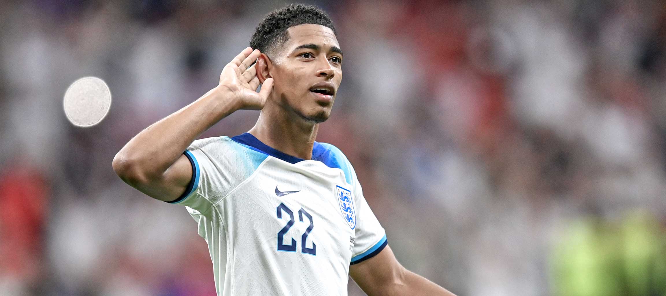 Jude Bellingham melakukan selebrasi saat bertanding menggunakan jersey Timnas Inggris nomor 22