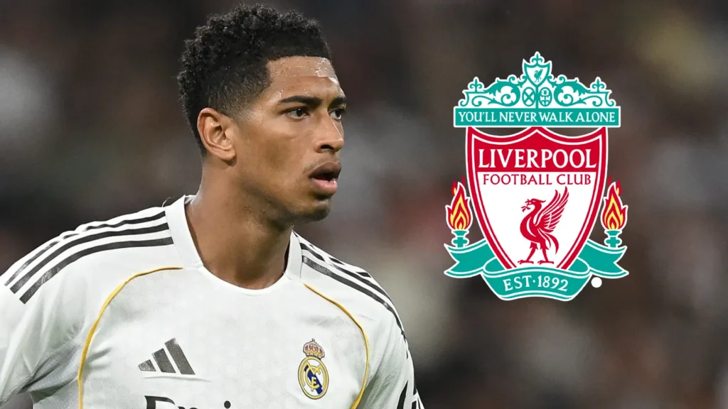 Jude Bellingham menggunakan jersey Real Madrid disandingkan dengan logo Liverpool FC