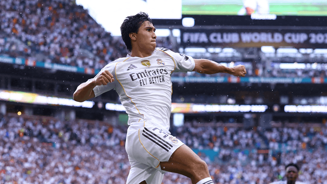 Aksi penyerang muda Real Madrid, Gonzalo Garcia, saat bertanding di lapangan sepak bola.