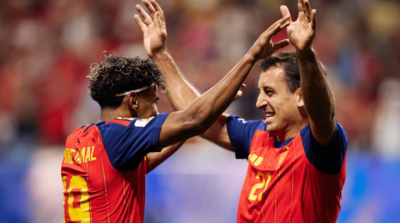 Pesta Gol La Roja! Spanyol Hancurkan Arab Saudi 4-0 di Grup H setelah La Roja hanya mampu bermain imbang tanpa gol Pesta Gol La Roja! Spanyol Hancurkan Arab Saudi