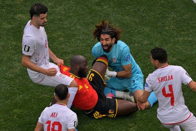 Alireza Beiranvand menjadi pahlawan dalam laga Belgia vs Iran