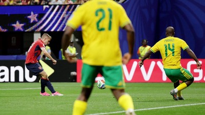 Ceko Tertahan, Afrika Selatan Bangkit!