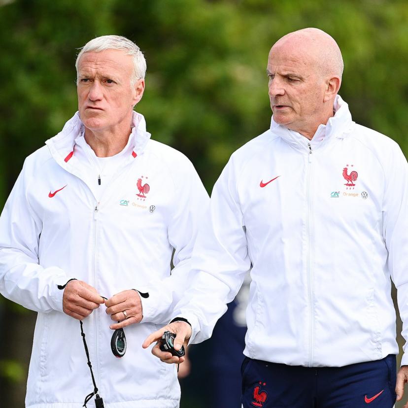 Didier Deschamps bersama Guy Stephan di bangku pelatih Timnas Prancis
