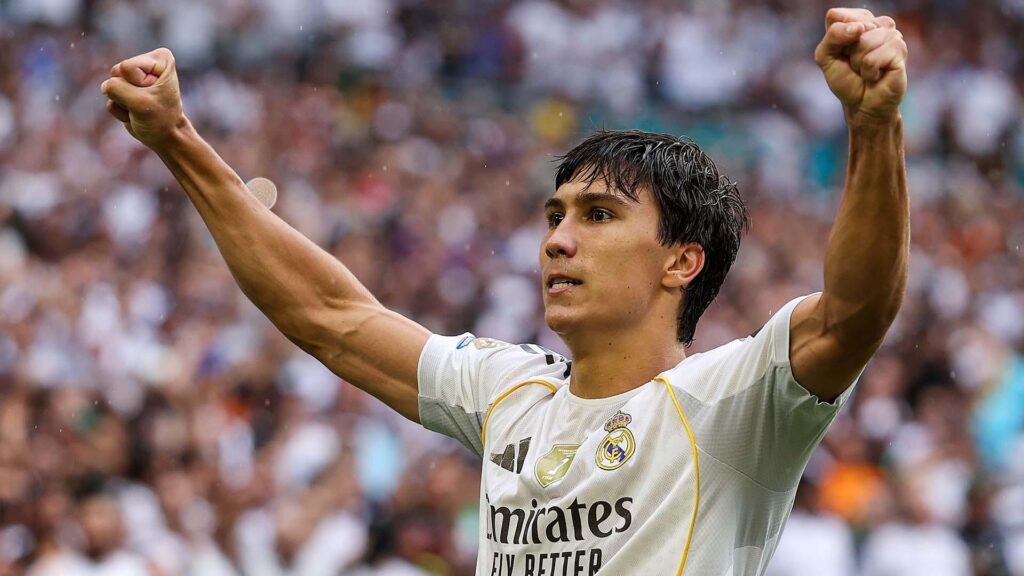 Selebrasi Gonzalo Garcia, penyerang muda Real Madrid, saat bertanding di lapangan sepak bola.