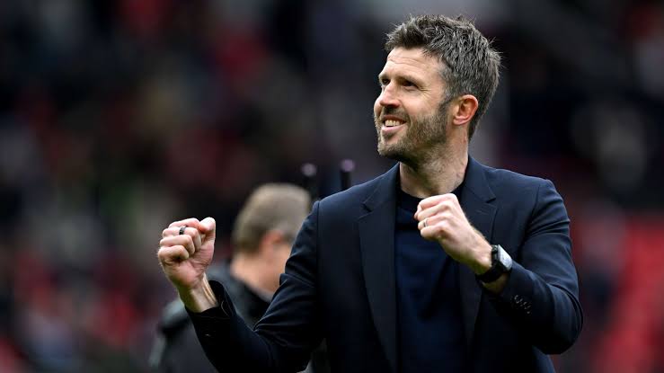 Foto manajer Manchester United Michael Carrick merayakan kemenangan di pinggir lapangan saat rumor transfer Marcus Rashford kembali ke Old Trafford.