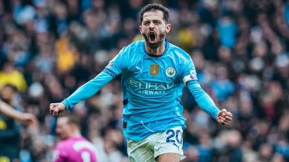 Bernardo Silva merayakan gol dengan seragam Manchester City