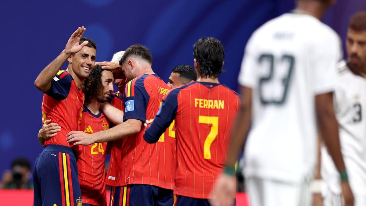Pesta Gol La Roja! Spanyol Hancurkan Arab Saudi 4-0 di Grup H setelah La Roja hanya mampu bermain imbang tanpa gol Pesta Gol La Roja! Spanyol Hancurkan Arab Saudi
