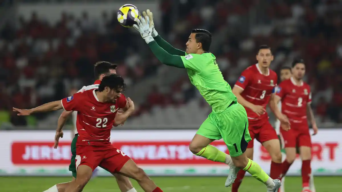 Emil Audero menggagalkan tendangan penalti Oman untuk Timnas Indonesia