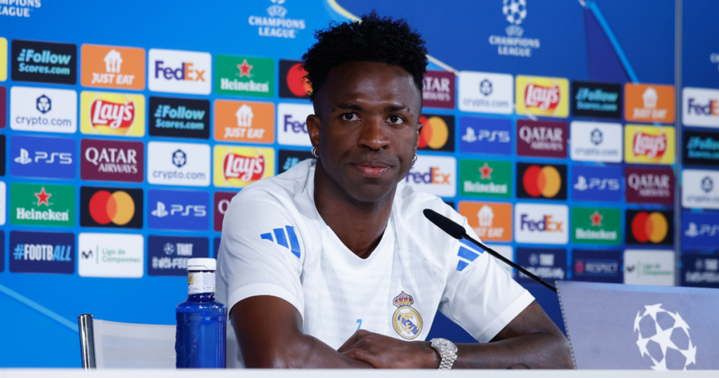 Vinicius Junior saat menghadiri konferensi pers Real Madrid di depan sponsor UCL.