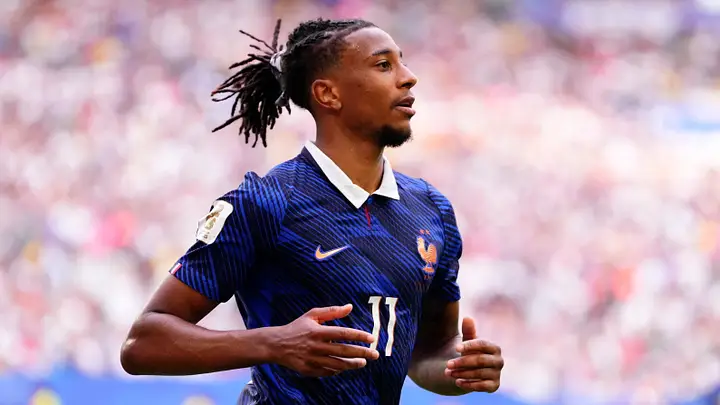 Potret Michael Olise dengan jersey Prancis.