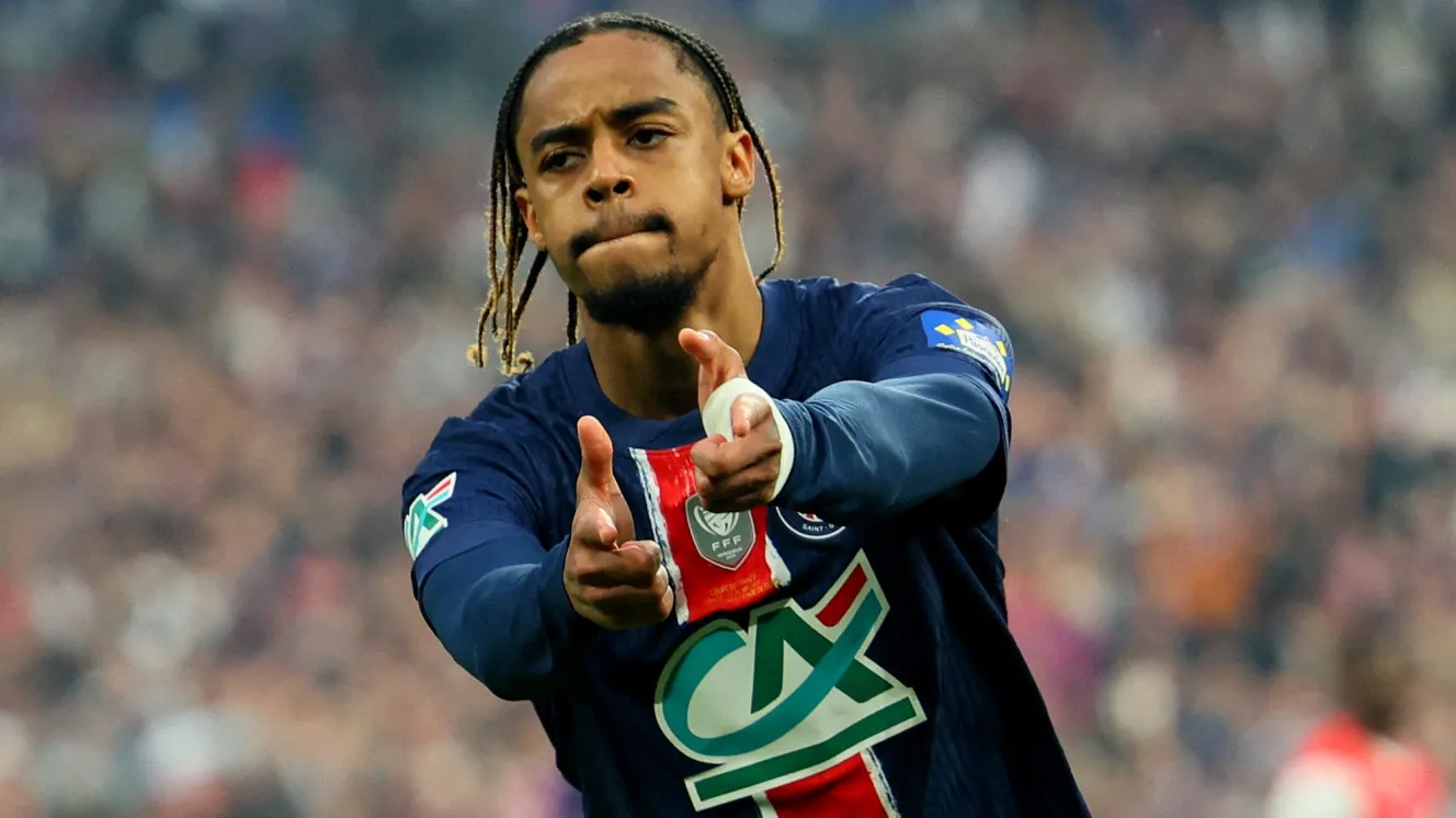 Pemain sepak bola Paris Saint-Germain (PSG) melakukan selebrasi di lapangan