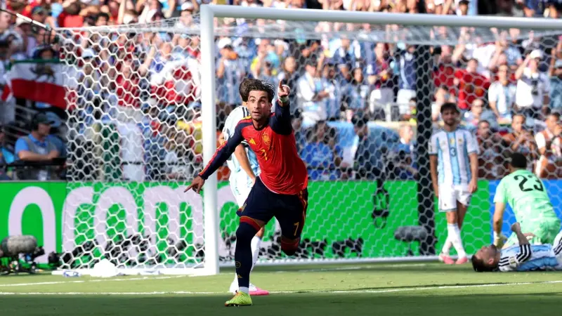 Spanyol Ukir Sejarah, Angkat Trofi Piala Dunia 2026 untuk Kedua Kalinya meraih gelar juara dunia kedua sepanjang sejarah. Spanyol Ukir Sejarah, Angkat Trofi Piala Dunia