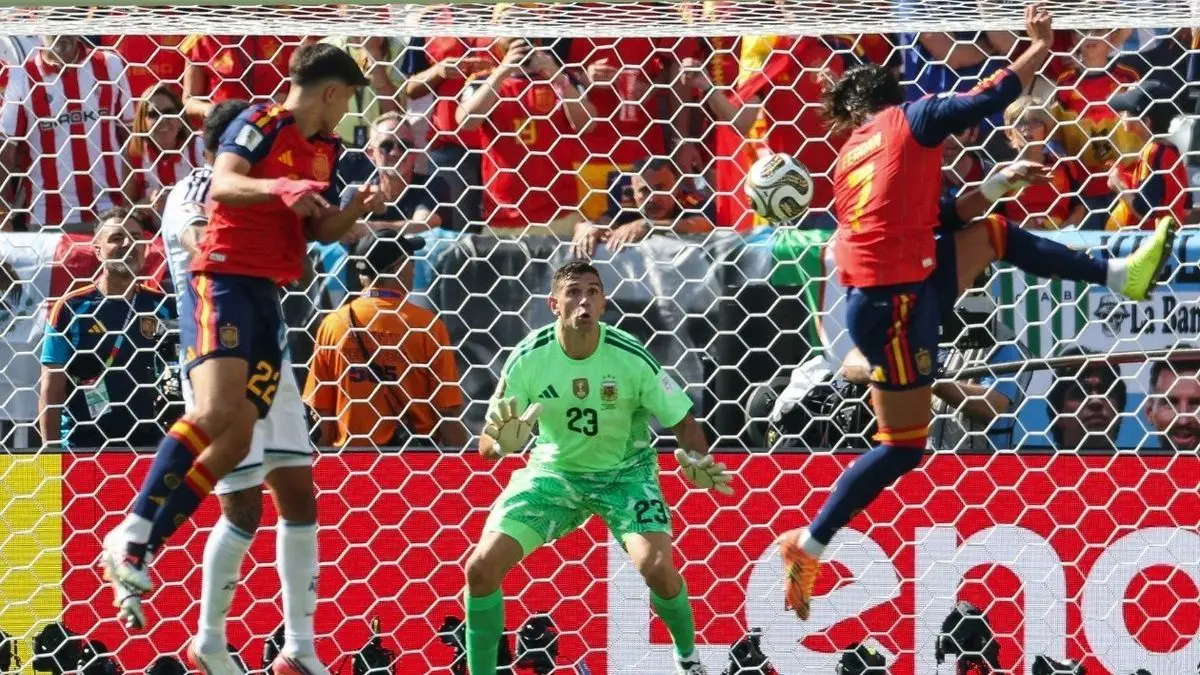 Spanyol Ukir Sejarah, Angkat Trofi Piala Dunia 2026 untuk Kedua Kalinya meraih gelar juara dunia kedua sepanjang sejarah. Spanyol Ukir Sejarah, Angkat Trofi Piala Dunia