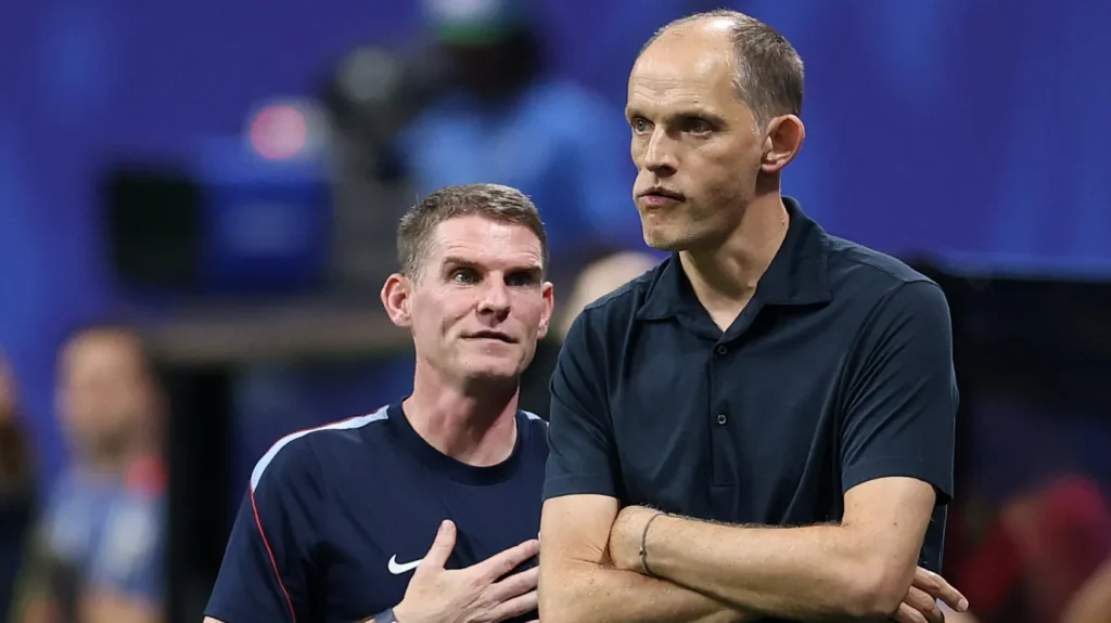 Pelatih timnas Inggris Thomas Tuchel tampak kecewa di pinggir lapangan saat mendampingi timnya.
