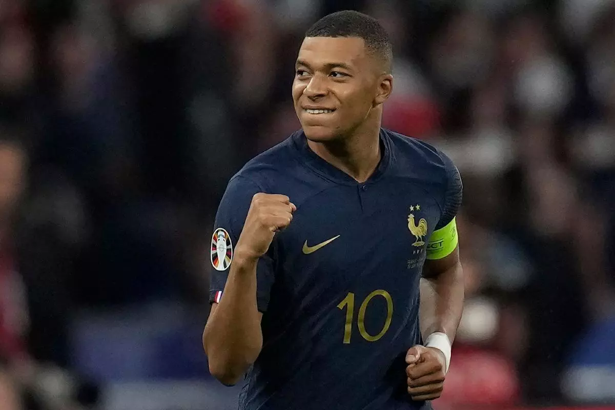 Penyerang Timnas Prancis Kylian Mbappe mengepalkan tangan merayakan gol di Piala Dunia 2026.