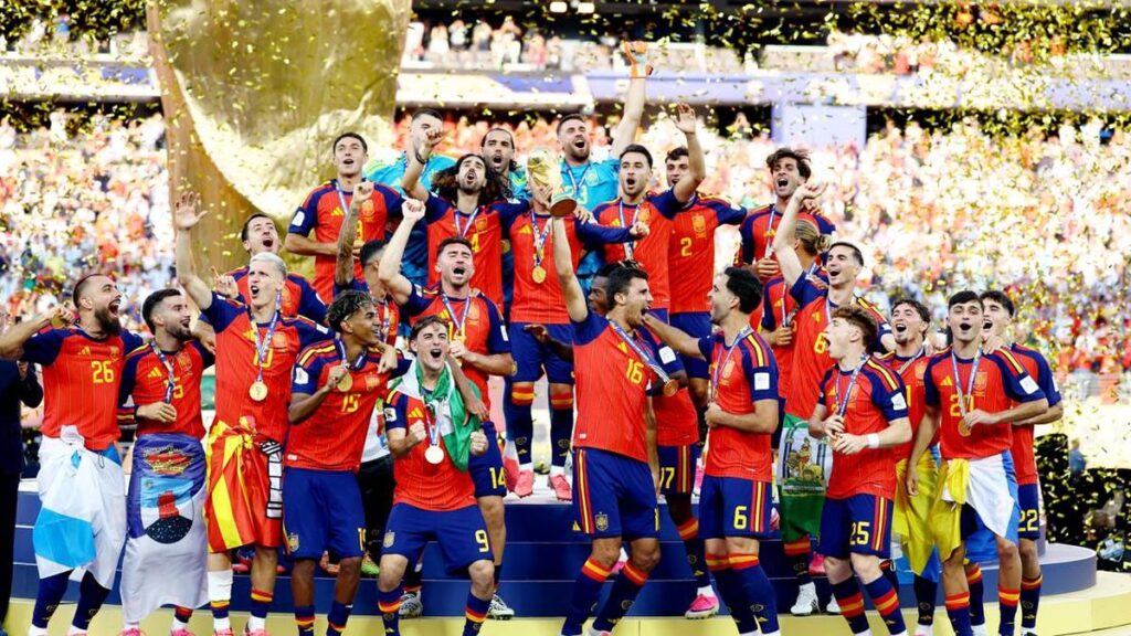 Spanyol Ukir Sejarah, Angkat Trofi Piala Dunia