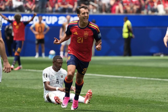 Mikel Oyarzabal mencetak gol dalam laga Spanyol vs Austria