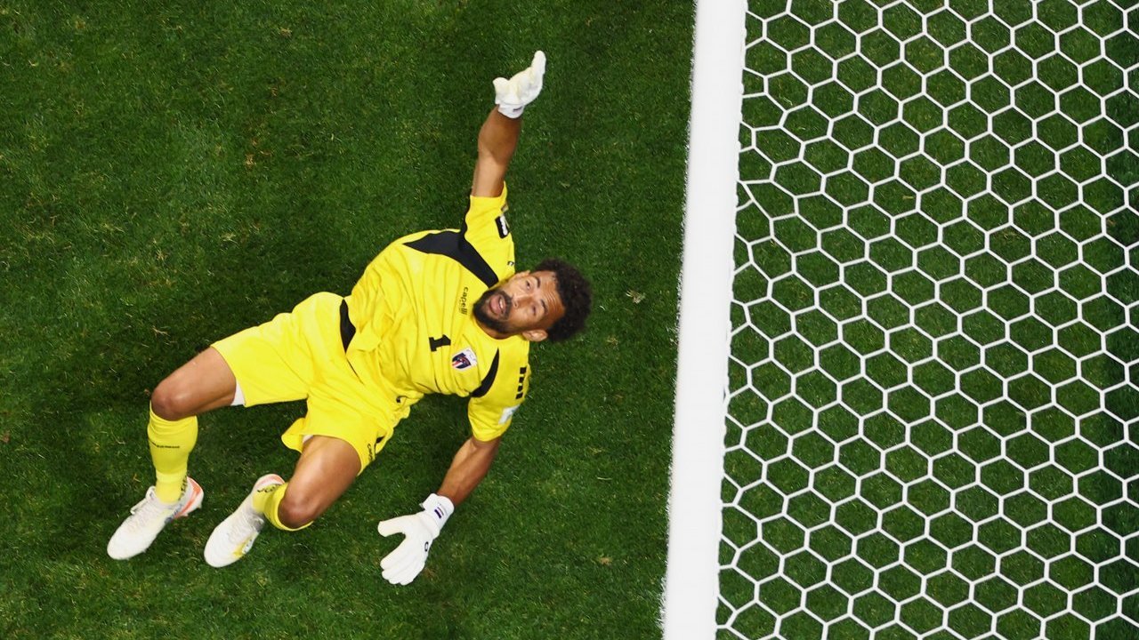 Vozinha melakukan penyelamatan saat menghadapi Spanyol