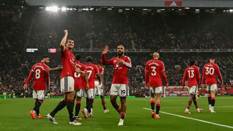Manchester United Pesta Gol di Old Trafford