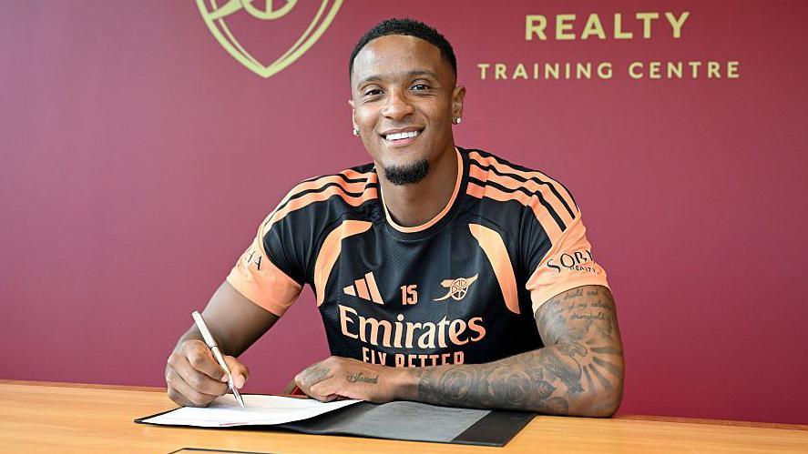 Ezri Konsa Resmi Bergabung dengan Arsenal
