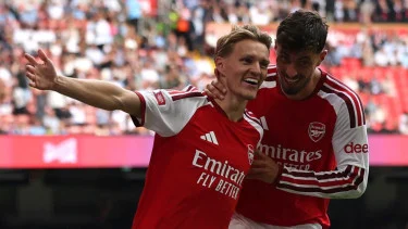 Arsenal Tampil Perkasa, Manchester City Dipermalu