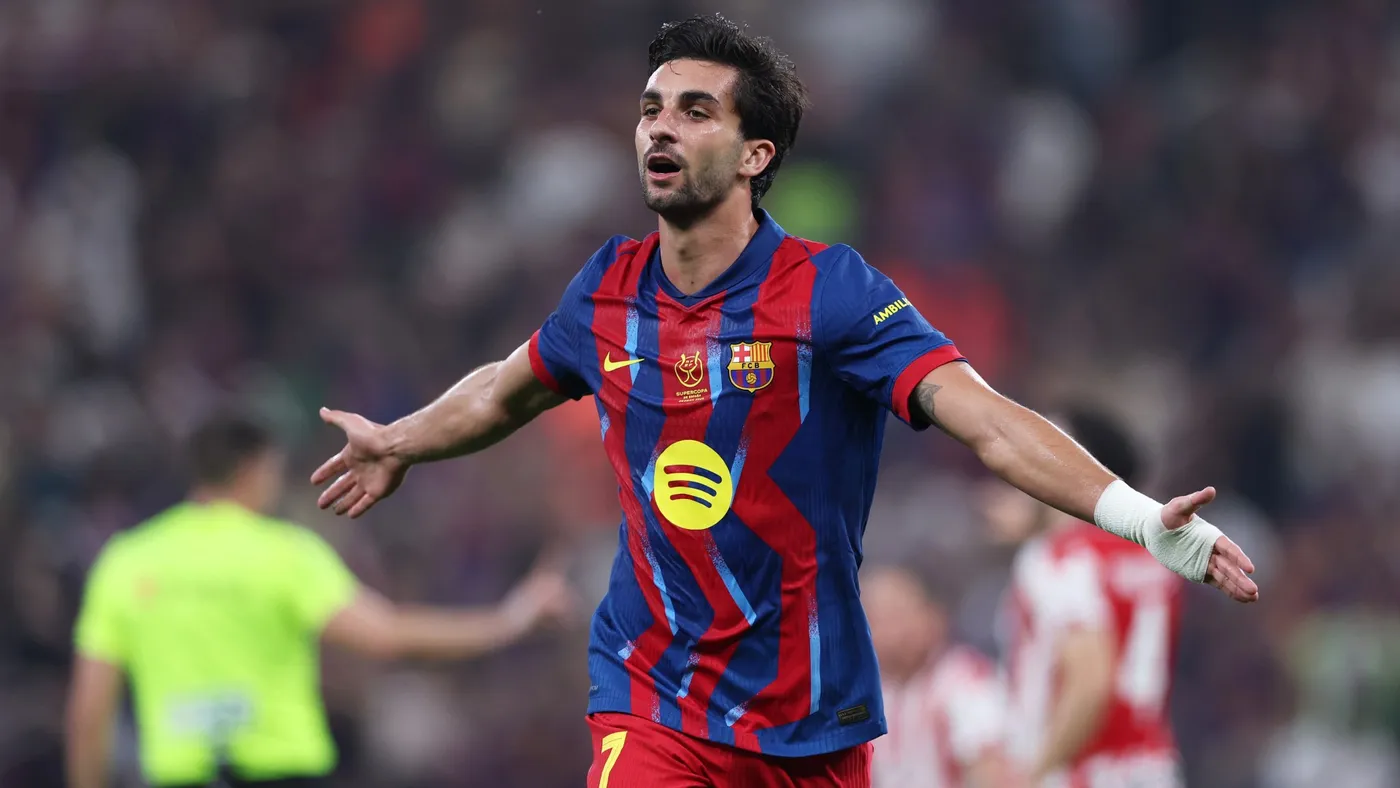 Ferran Torres merayakan gol dengan jersei Barcelona