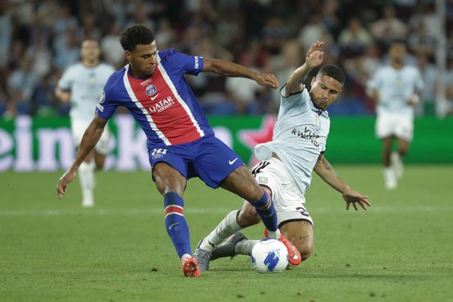 Desire Doue mencetak gol penentu PSG melawan Aston Villa